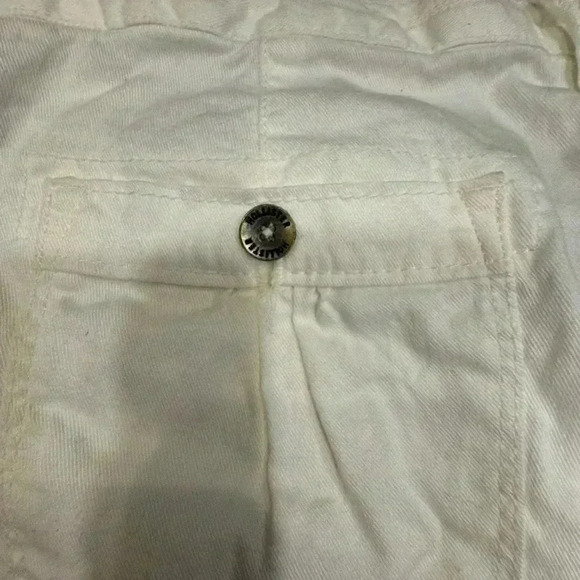 Hollister women’s low rise cargo shorts white size 9 NWT - Picture 9 of 9